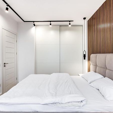 Vip Apartments Лвив Екстериор снимка