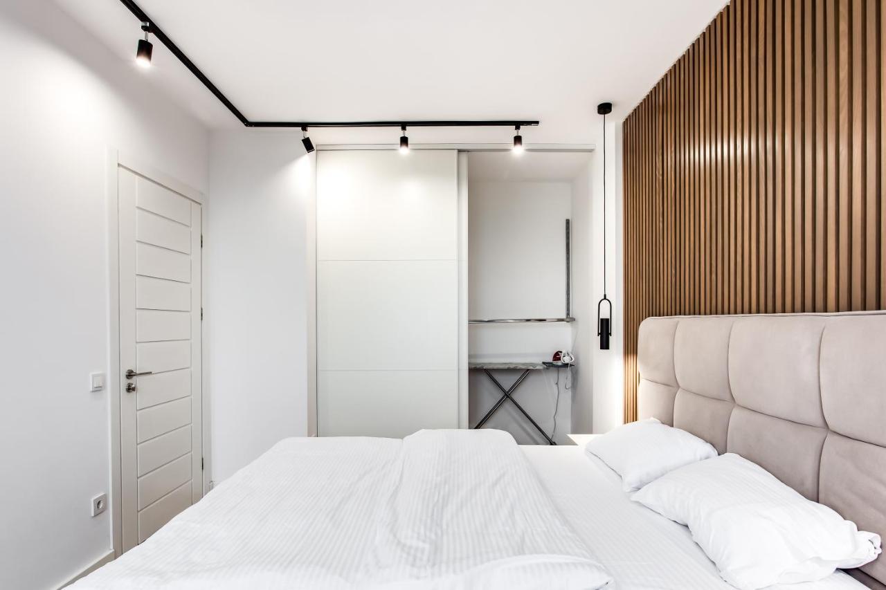 Vip Apartments Лвив Екстериор снимка