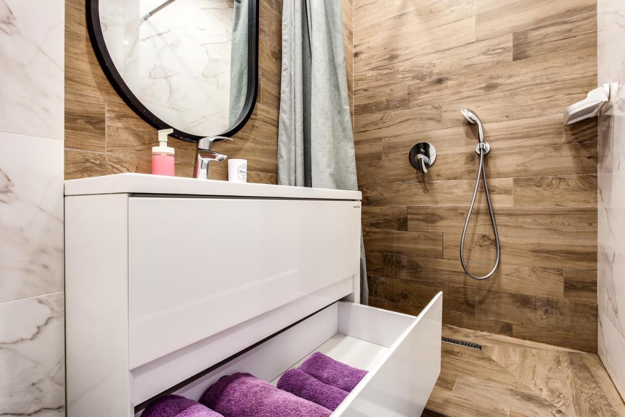 Vip Apartments Лвив Екстериор снимка