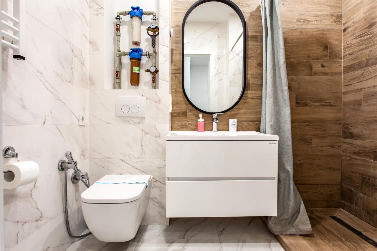 Vip Apartments Лвив Екстериор снимка